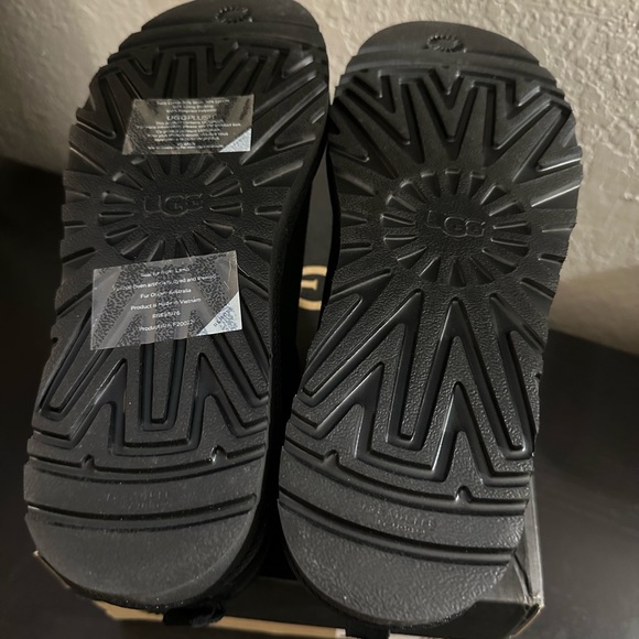 UGG Men’s Classic Ultra Mini Boot // Black Size 10 - Picture 6 of 7